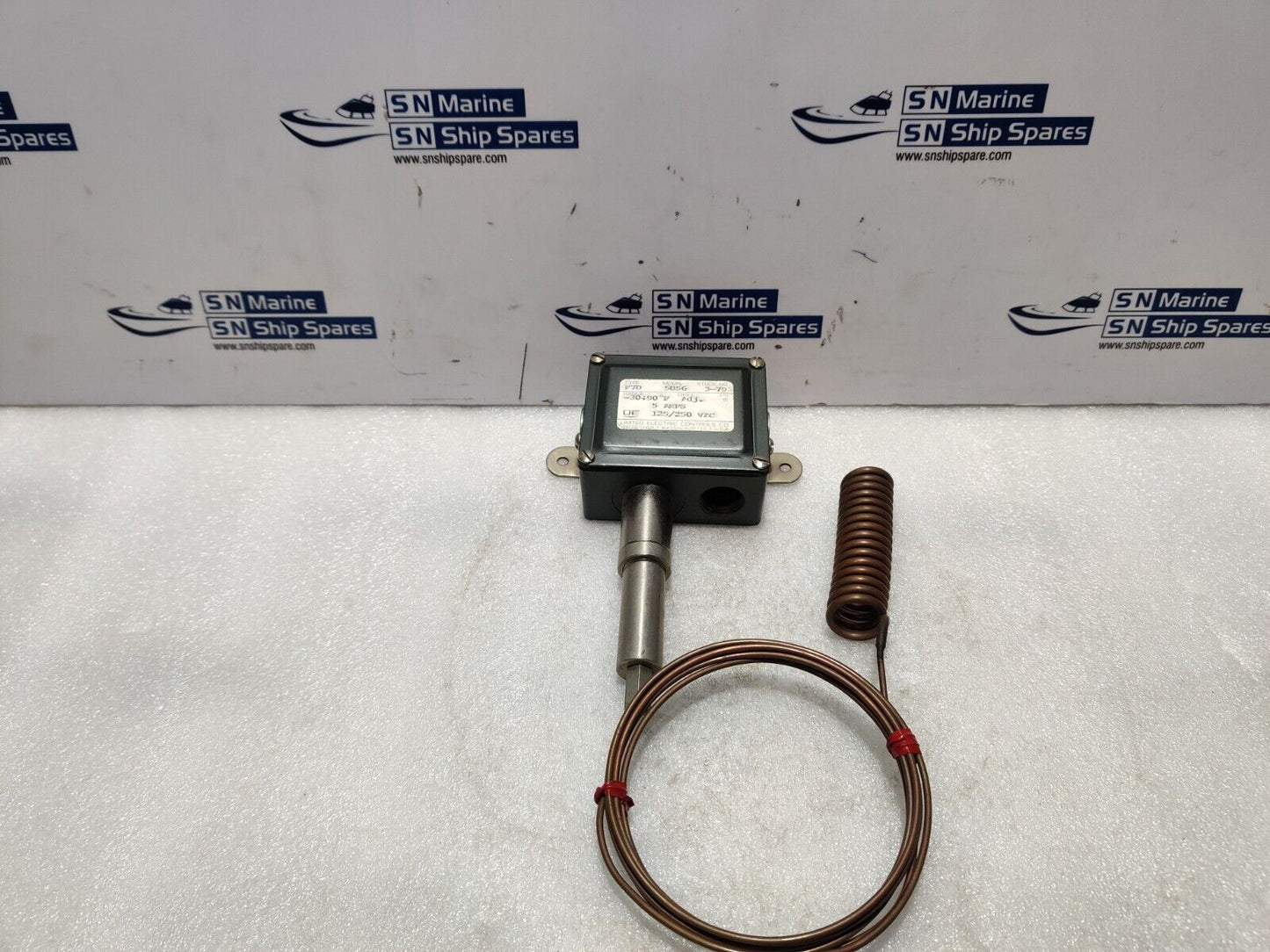 United Electric Controls 5856 Temperature Controller Type: F7D