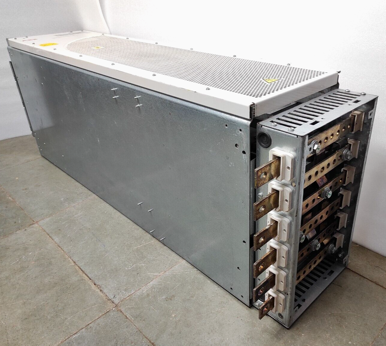 ABB ACS800-U4-0300-5+E210+P901 Drive Module 300HP 180kW ACS800-U4