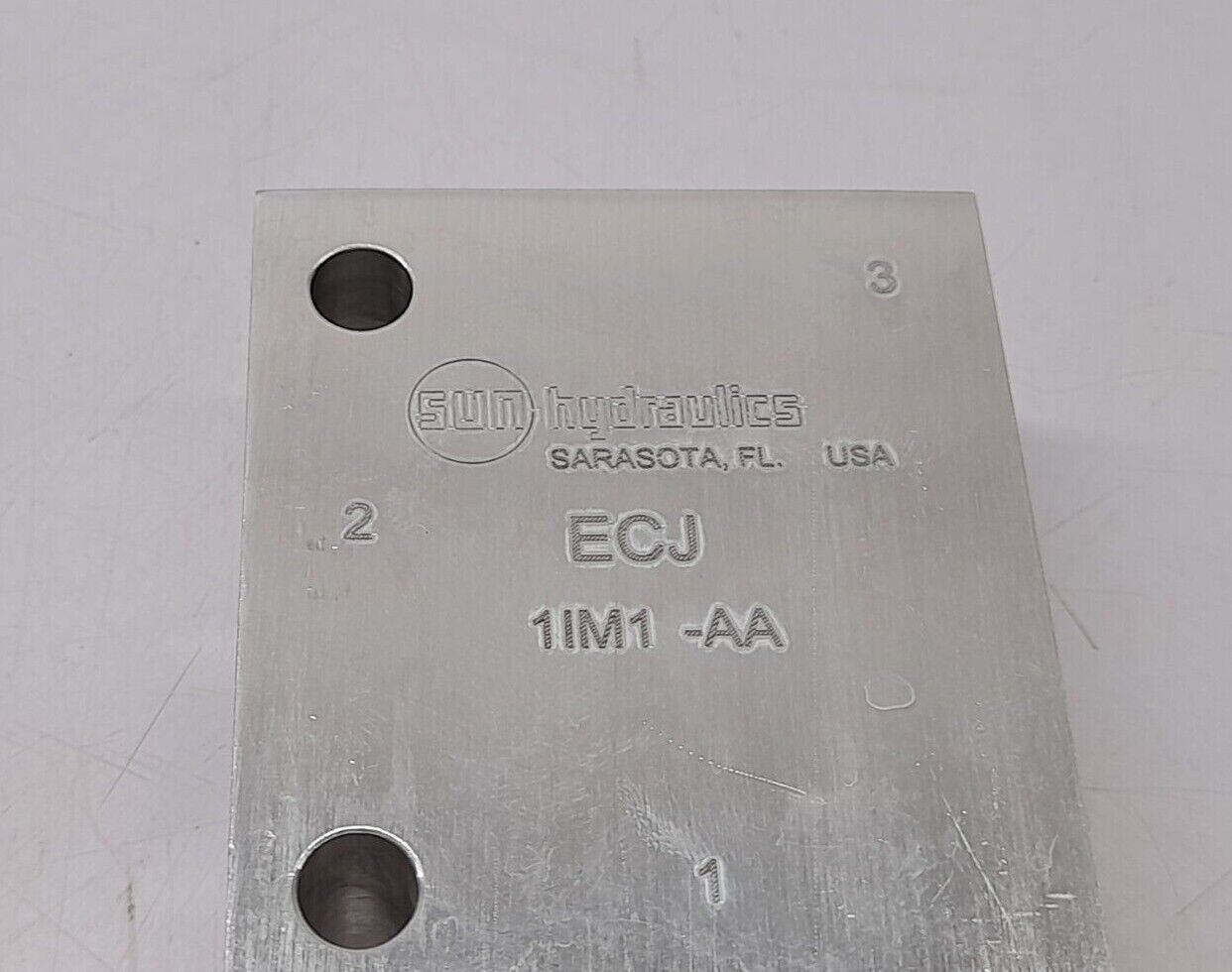 Sun Hydraulics ECJ Line Mount 3 Port Manifold 2935099 8 415411 57628-014-01