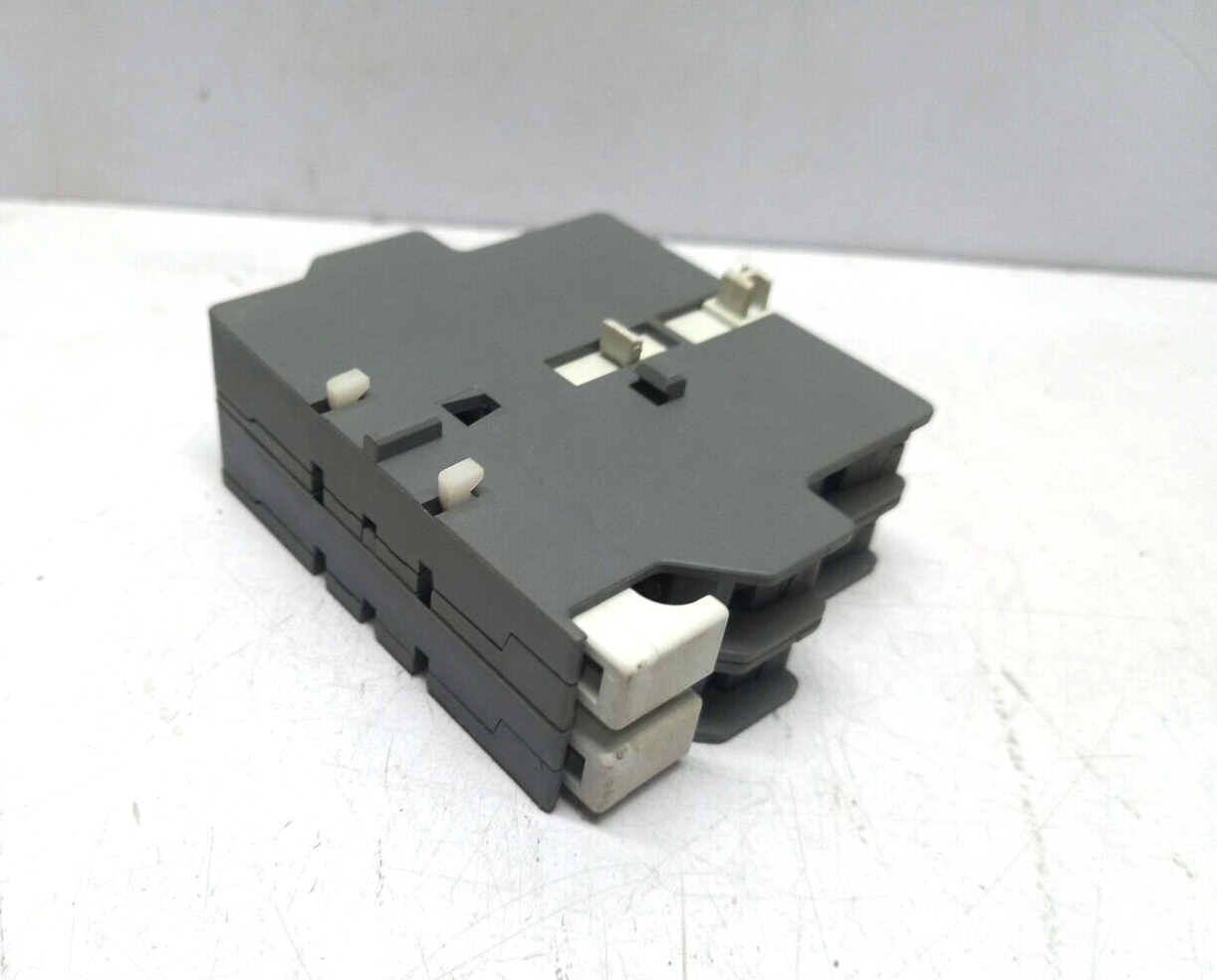 ABB CAL5-11 Auxiliary Contact 1SBN010020R1011 UI 690V~ Ith 16A