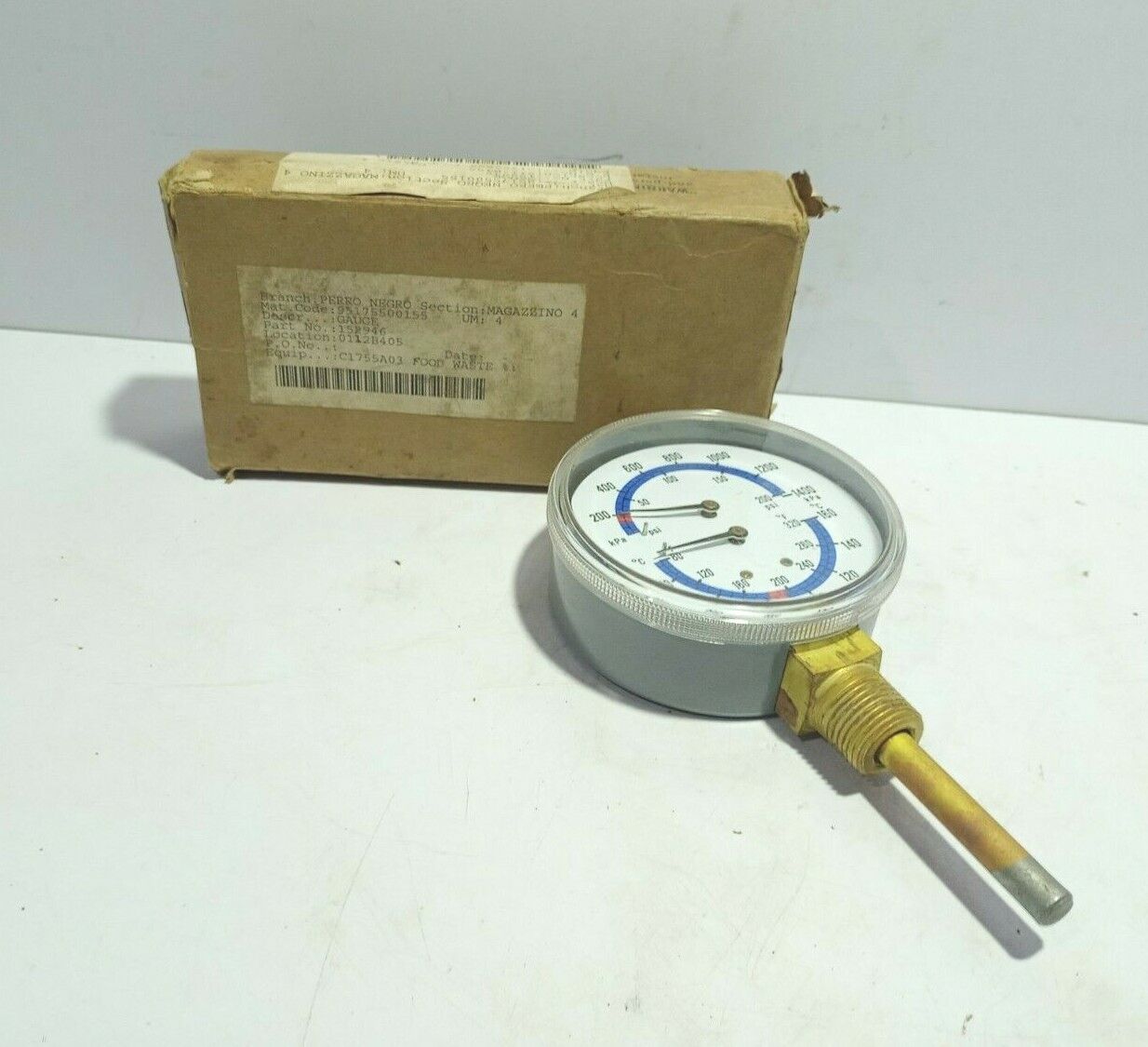 152946 Combined Pressure And Temperature Gauge 0-1400kPa0-200PSI 0-160◦C80-320◦F
