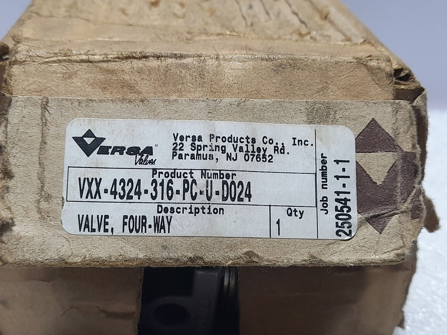 Versa VXX-4324-316-PC-U-D024 Four Way Valve 24VDC 7W 2.8 Bar Min 12 Bar Max