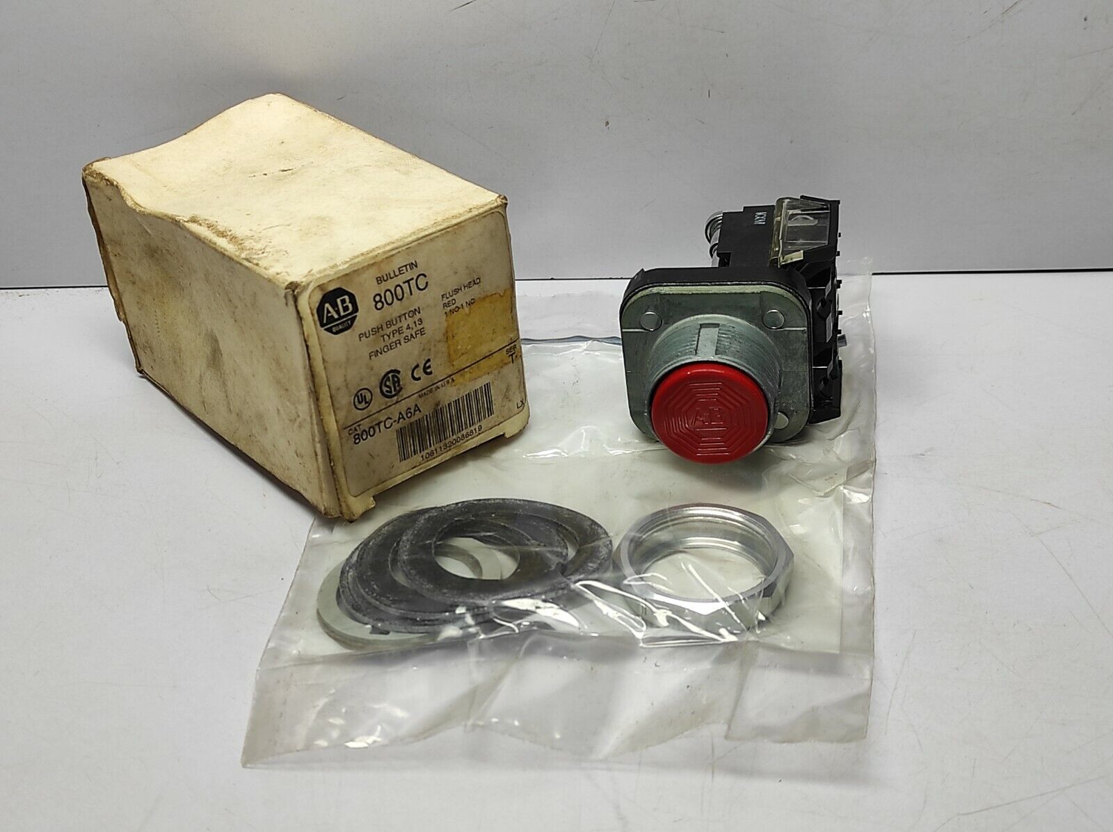 Allen Bradley 800TCA6A Ser T Push Button Red Flush Head Bulletin 800T