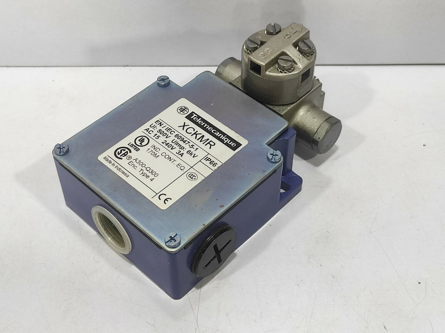 Telemecanique XCKMR54D1 Limit Switch Ui 500V Uimp 6kV AC 15 240V 3A