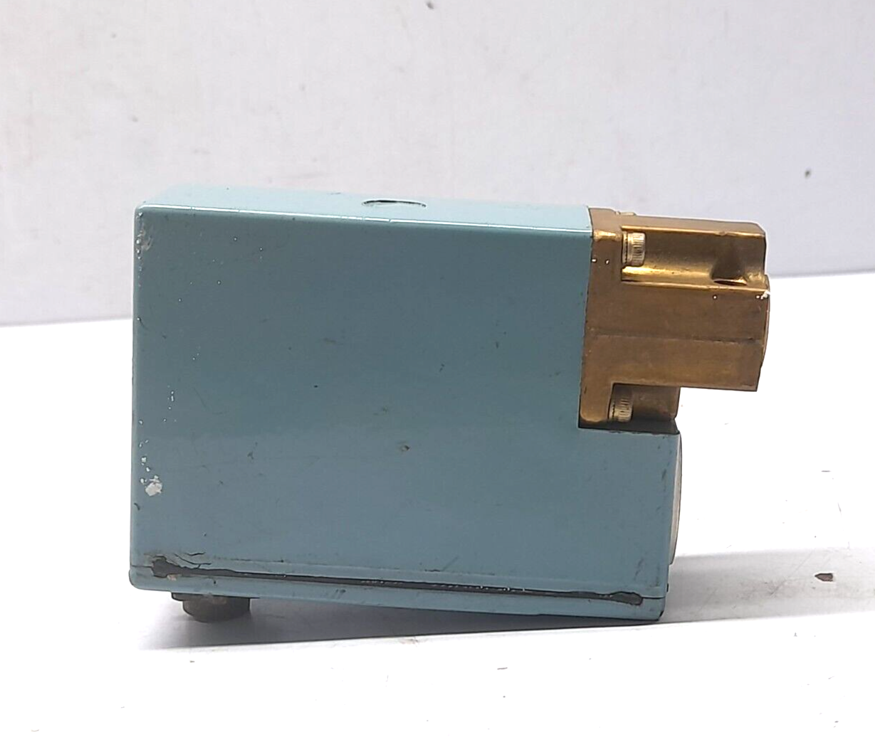 Telemecanique XMJA300 Pressure Switch 30-300 Bars 435-4350 PSI (1)