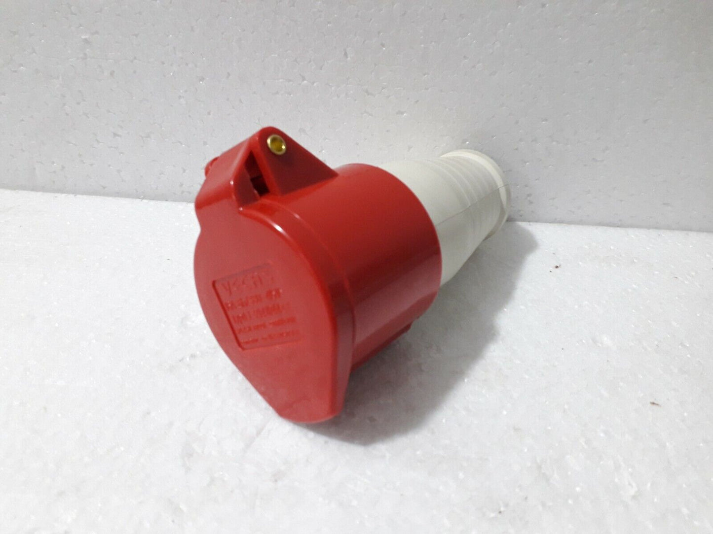 Vecas Coupler Power To Socket 16A-6H/380-415V AJ-214 IP44 17Pcs Lot Sale