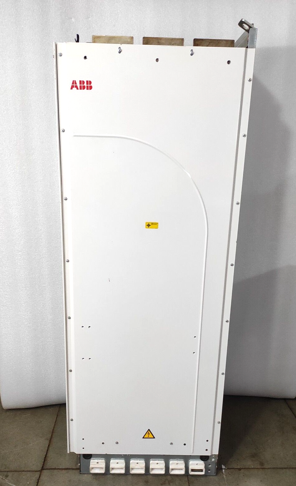 ABB ACS800-U4-0300-5+E210+P901 Drive Module 300HP 180kW ACS800-U4