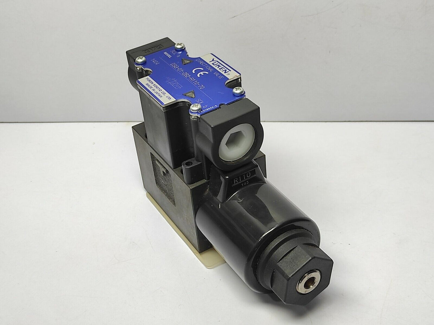 Yuken DSG-01-2B2-R110-70 Directional Valve DSG012B2R11070