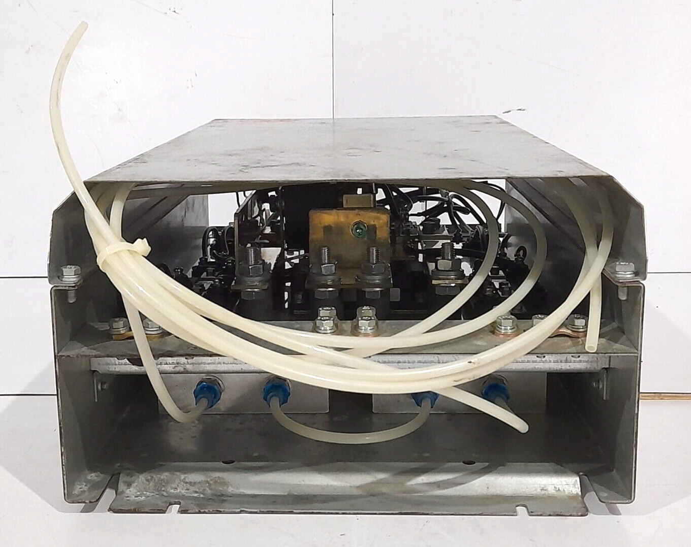 ABB NBRW-669C Braking Chopper Module 64260049 3AFE64260049 Un 690V Rmin 2.27 Ohm