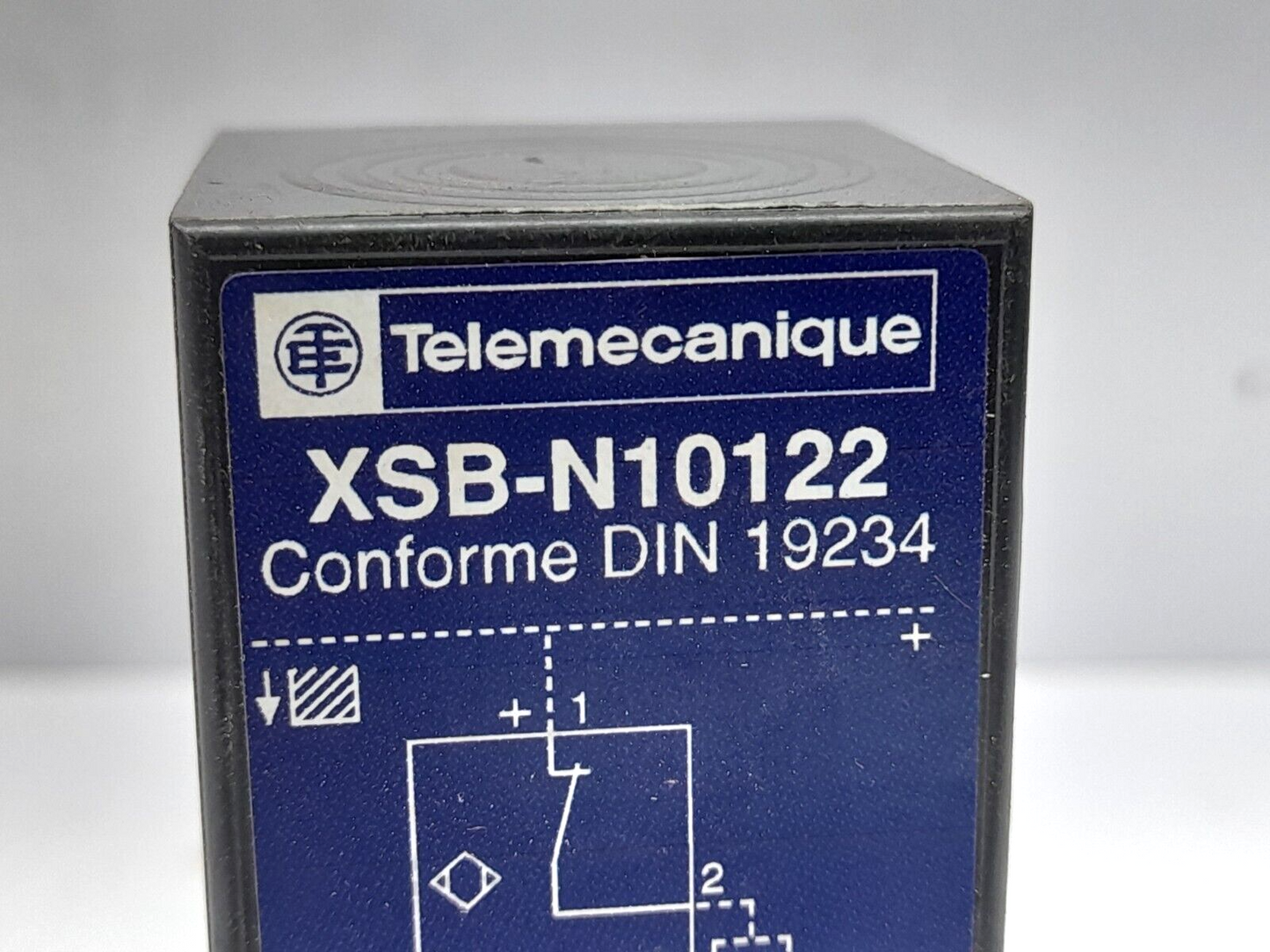Telemecanique XSB-N10122 Inductive Proximity Switch XSBN10122