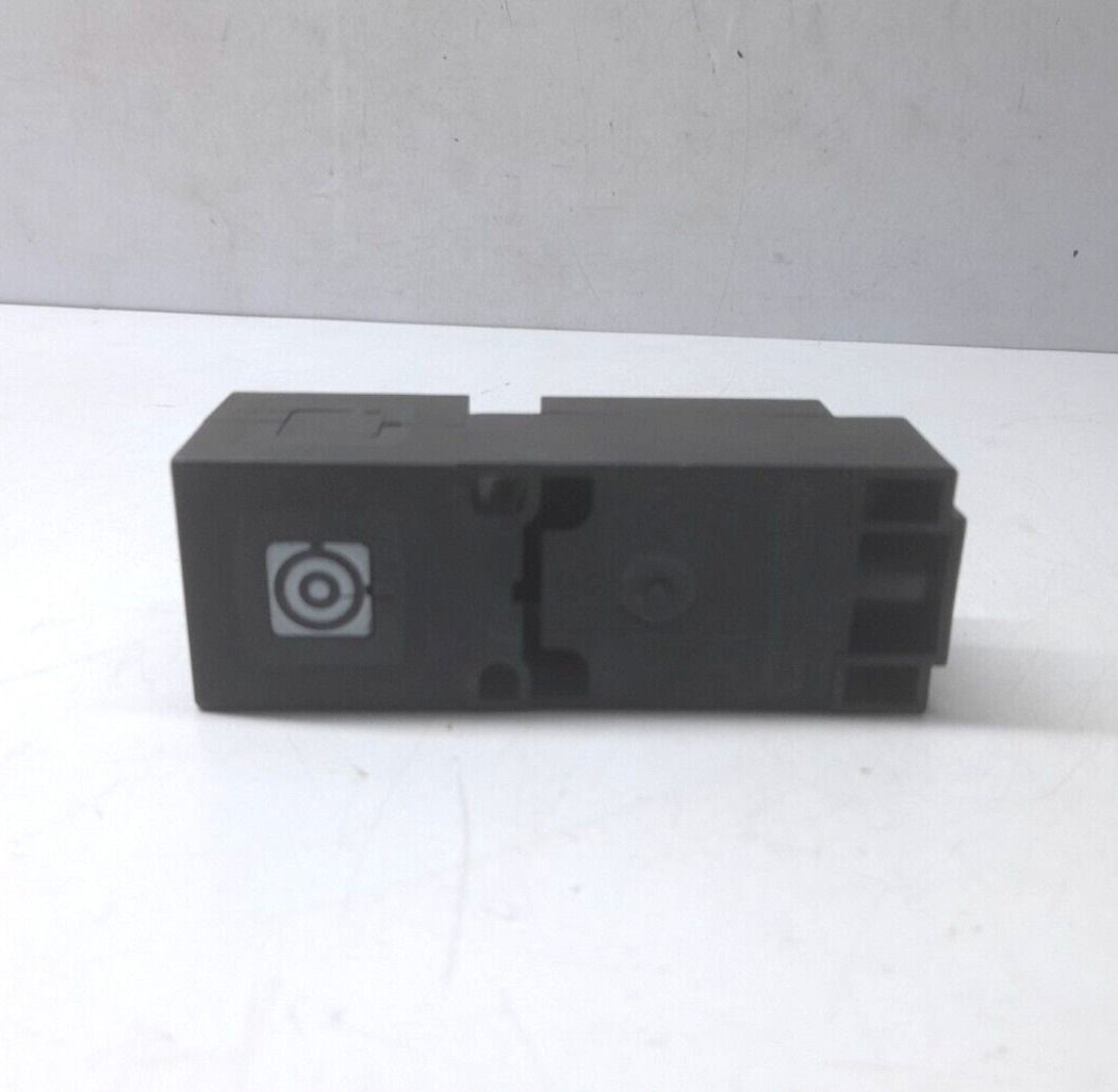 Telemecanique XSC-A200519 Proximity Switch 24/240V 50/60Hz