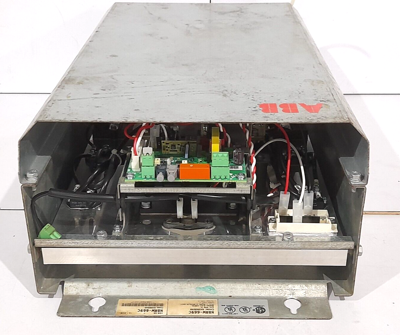 ABB NBRW-669C Braking Chopper Module 64260049 3AFE64260049 Un 690V Rmin 2.27 Ohm
