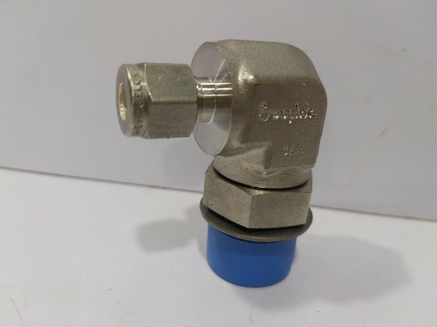 SWAGELOK SS-400-2-10ST ELBOW POSITIONABLE MALE-1/4 TUBBING X 7/8 SAE