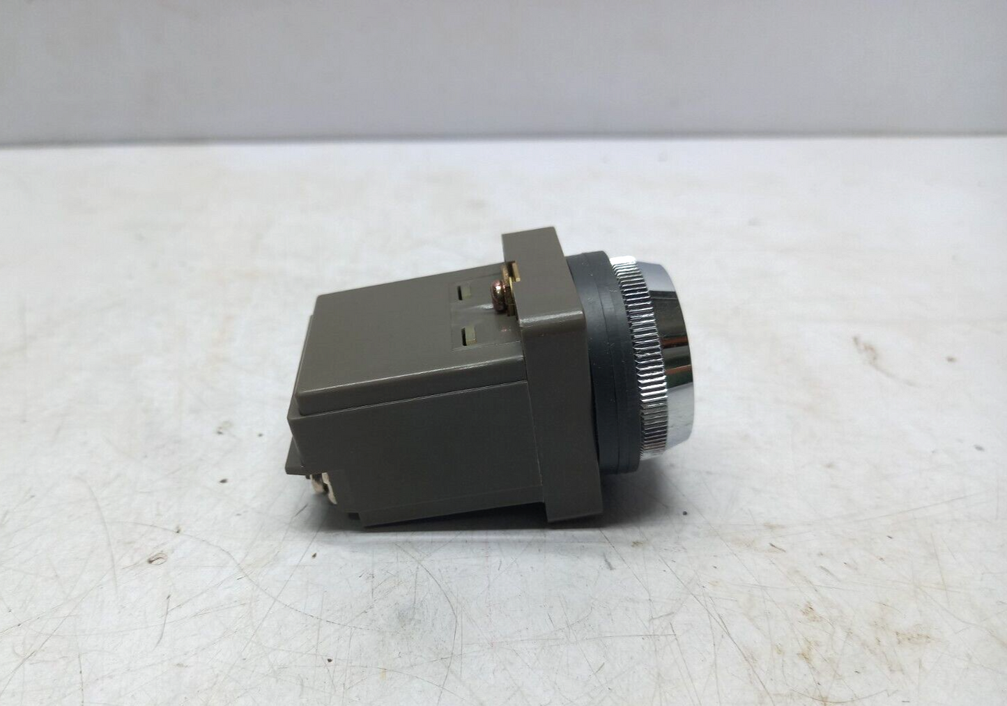 Idec APN118 Pilot Light 115V 50-60Hz Lamp 18V 2W