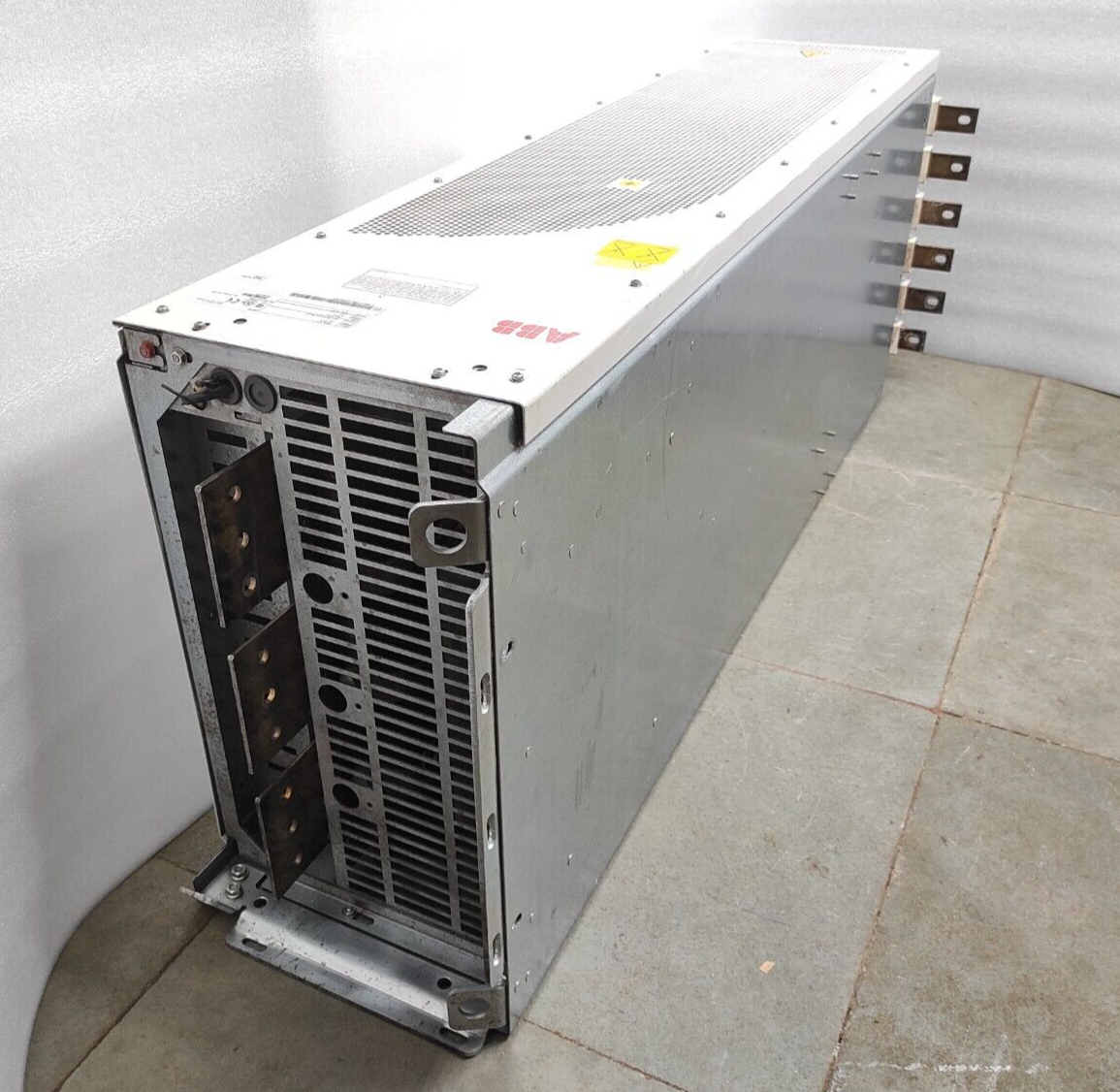 ABB ACS800-U4-0300-5+E210+P901 Drive Module 300HP 180kW ACS800-U4