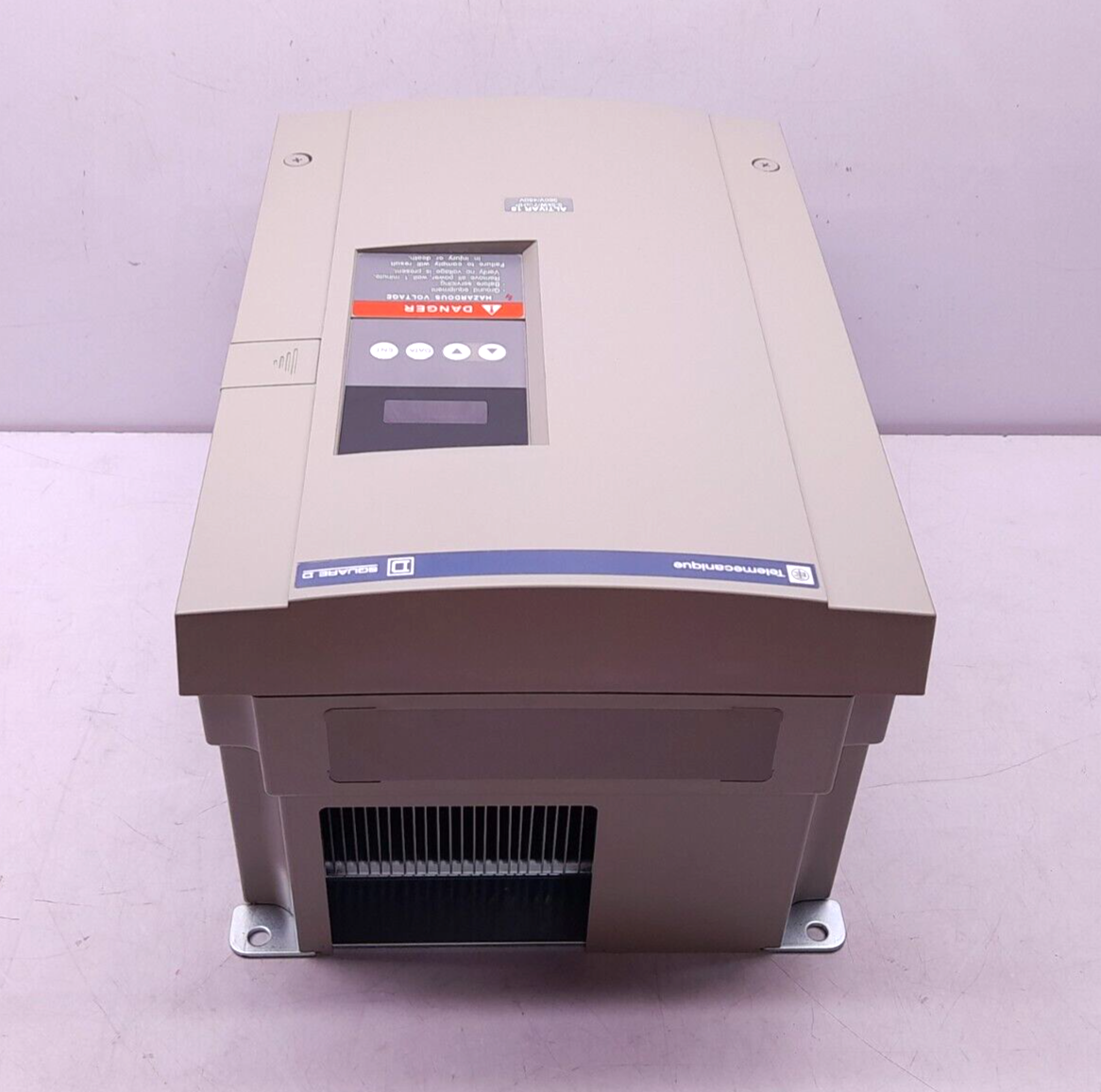 Telemecanique Square D ATV18U90N4 AC Speed Drive Frequency Converter