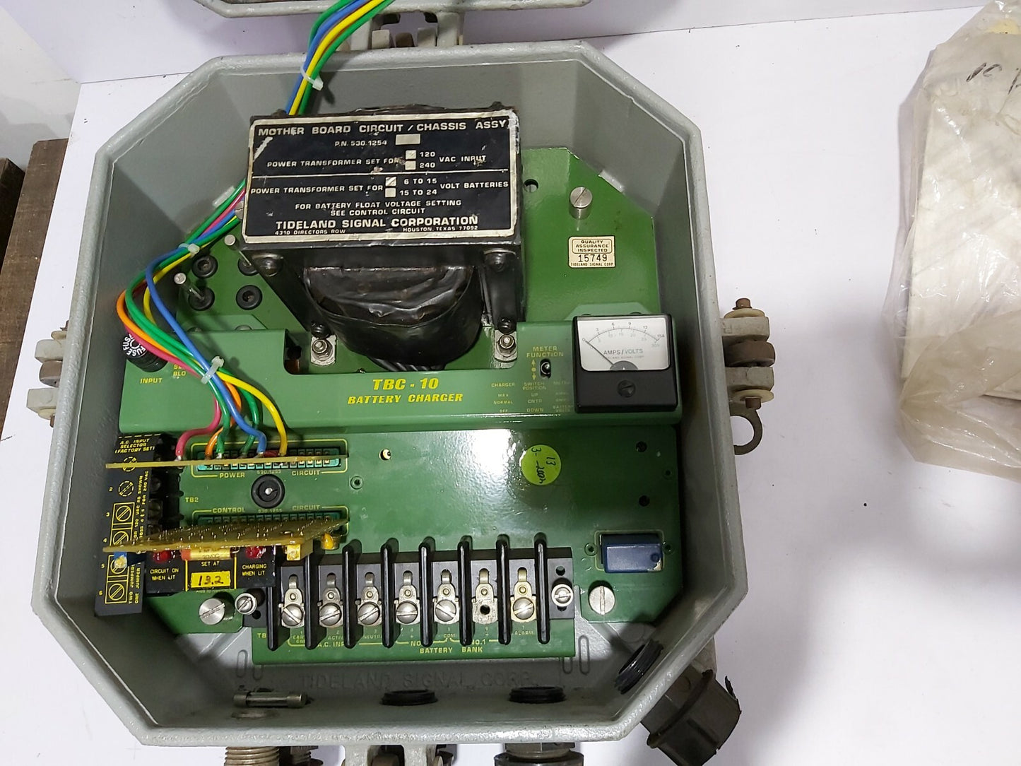 TIDELAND SIGNAL TBC-10 BATTERY CHARGER P/N:040.1039-03 SER-A