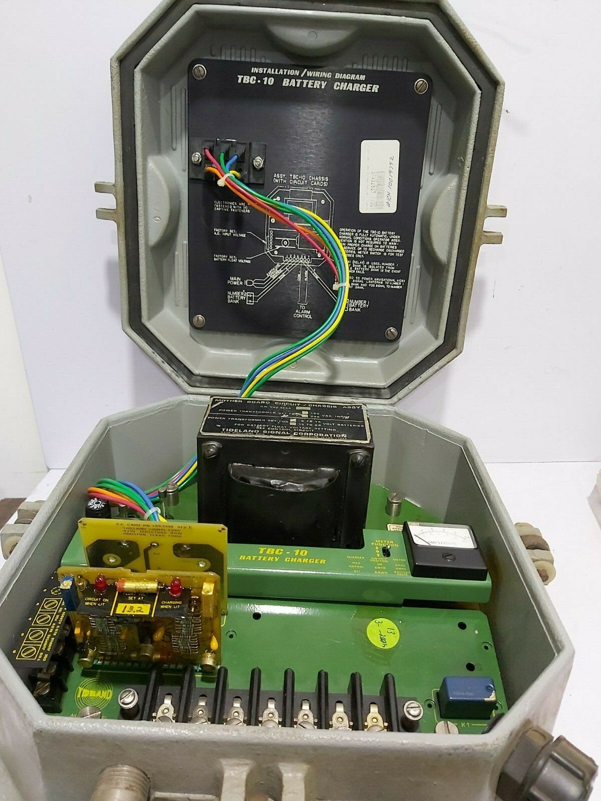TIDELAND SIGNAL TBC-10 BATTERY CHARGER P/N:040.1039-03 SER-A