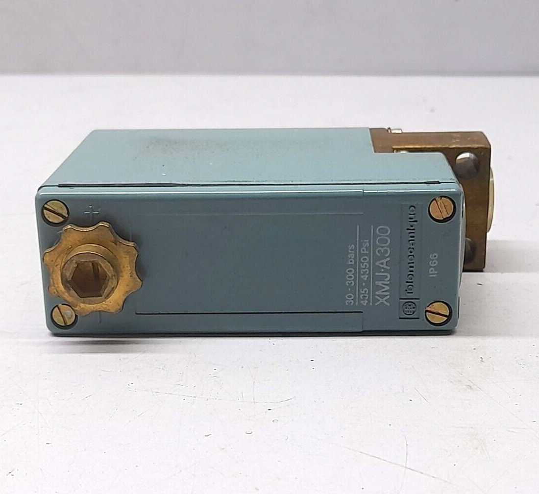 Telemecanique XMJ-A300 Pressure Switch 30-300 Bars 435-4350 PSI