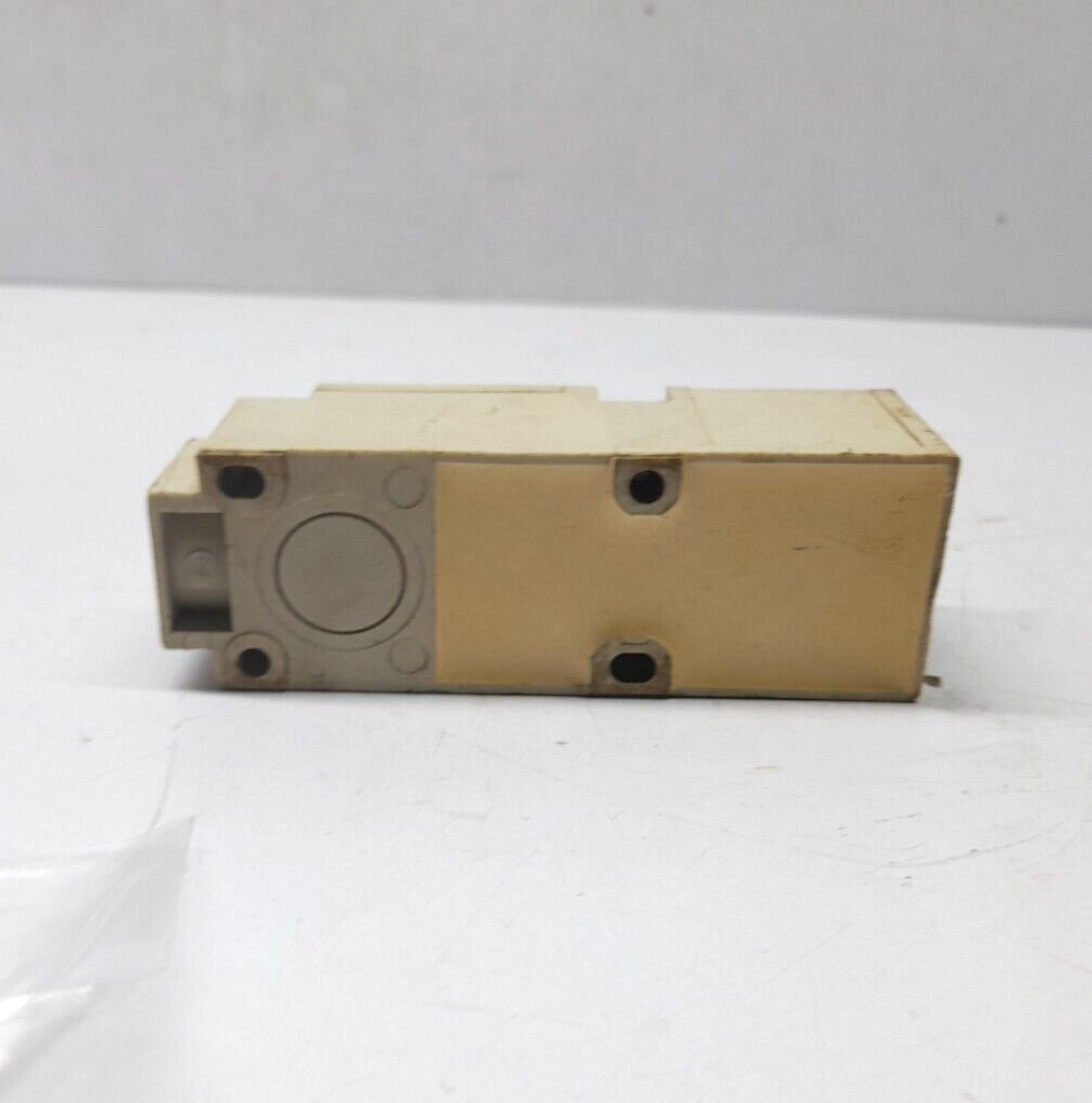 Telemecanique XSC-A150110 Inductive Sensor