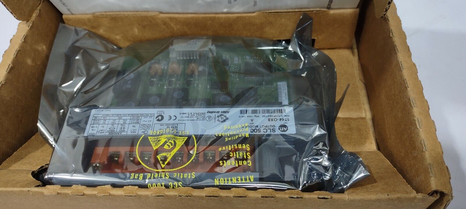 ALLEN BRADLEY 1746-OX8 OUTPUT MODULE SLC 500 SER-A 1746OX8