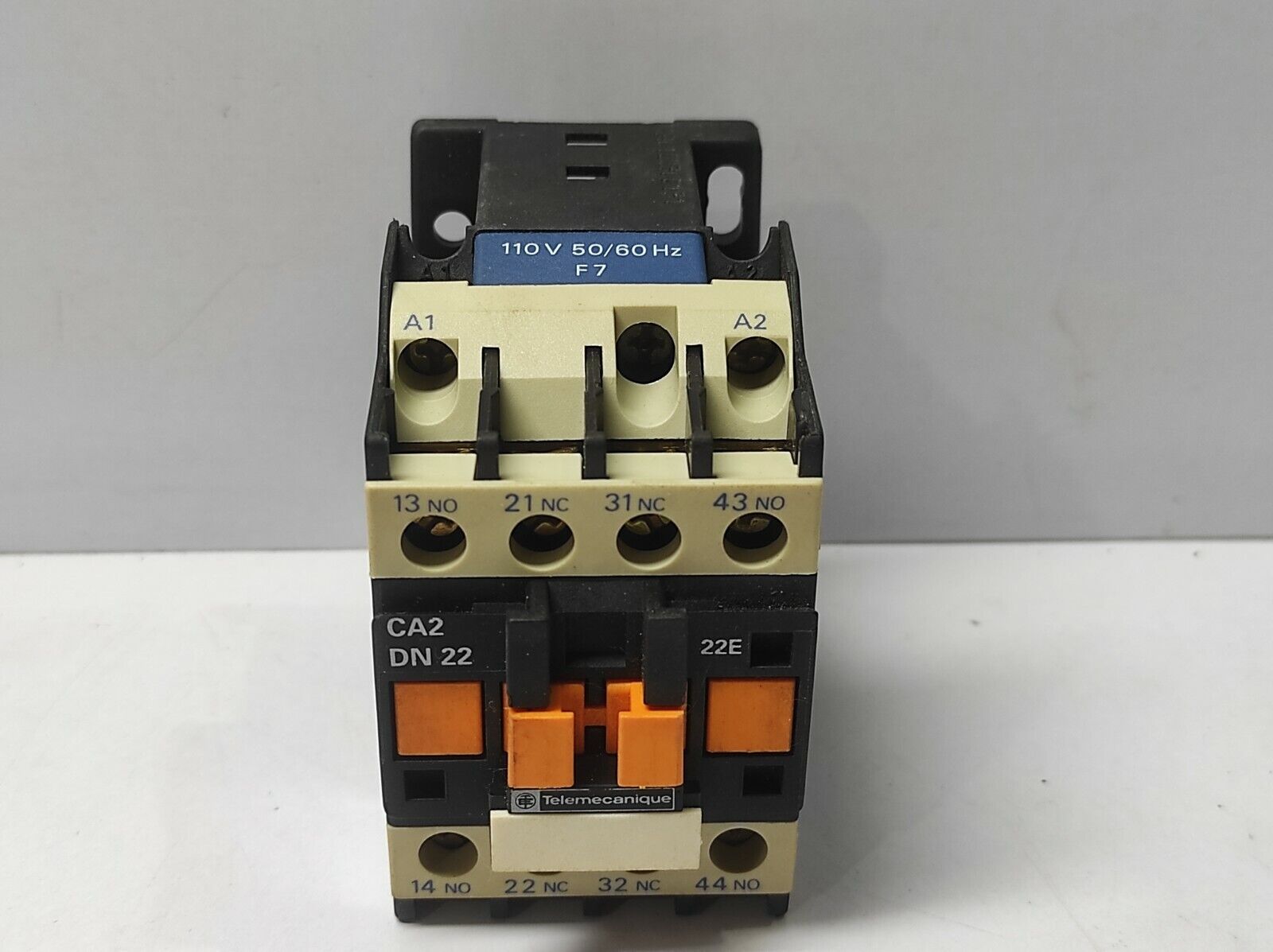 Telemecanique CA2 DN22F7 Control Relay 110V 50/60Hz CA2DN22 Ith 10A Ui 1000V Ui