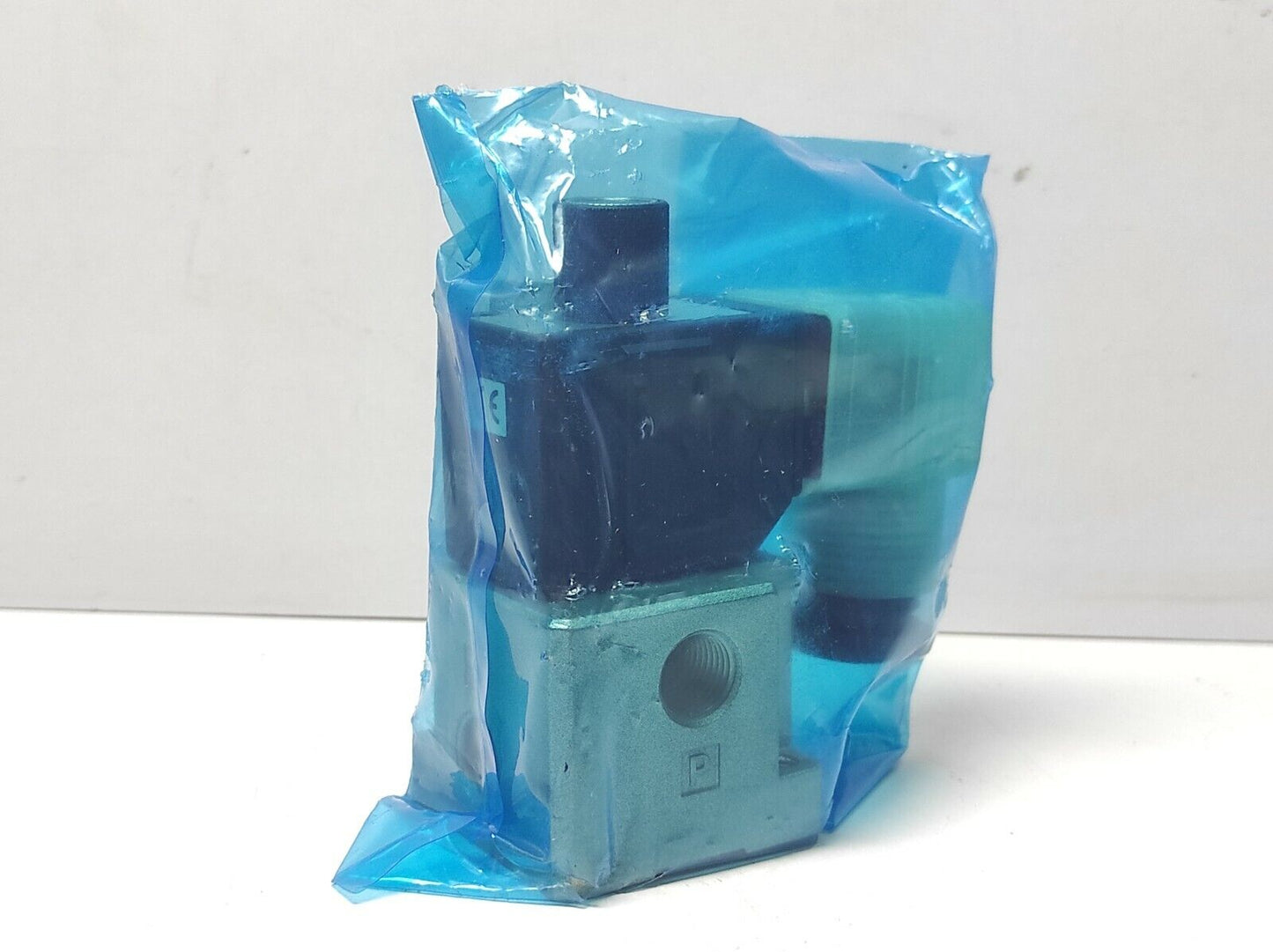 SMC EVT317-7DZ-02F-Q Solenoid Valve EVT3177DZ02FQ / Press 0~0.9MPa