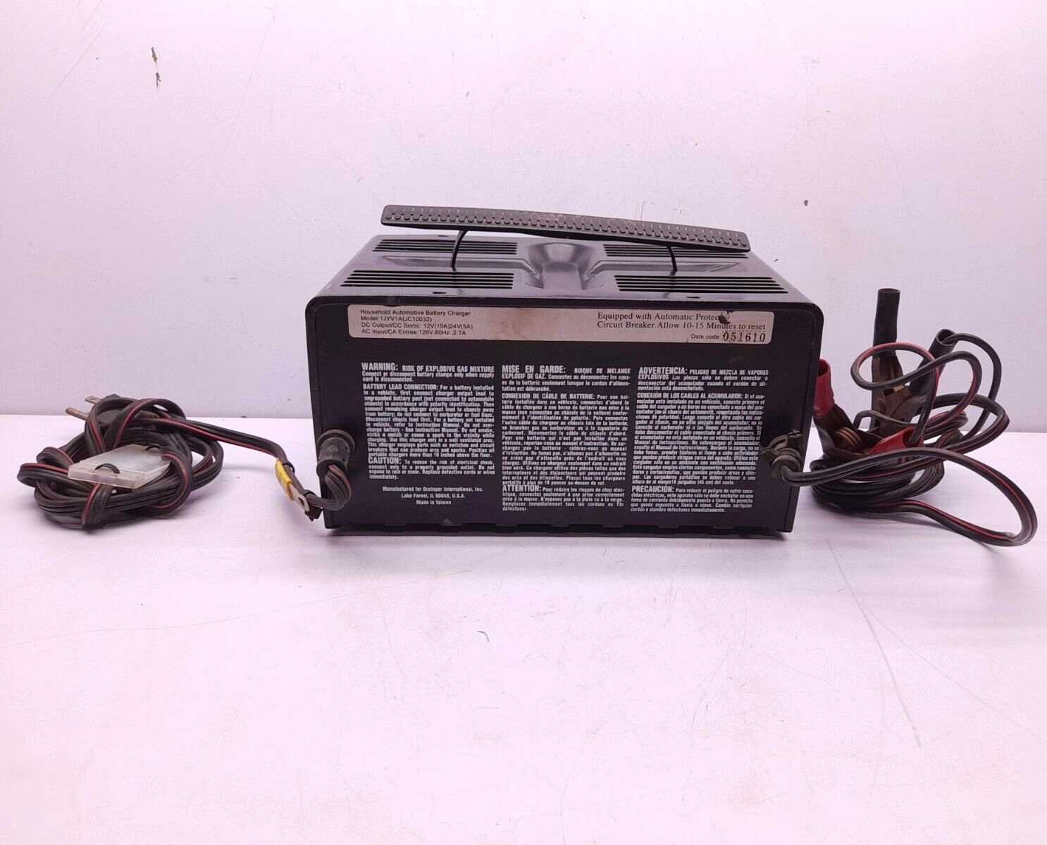 Westward 1JYV1A 10/5 Amp Fully Automatic Battery Charger 12/24 Volt