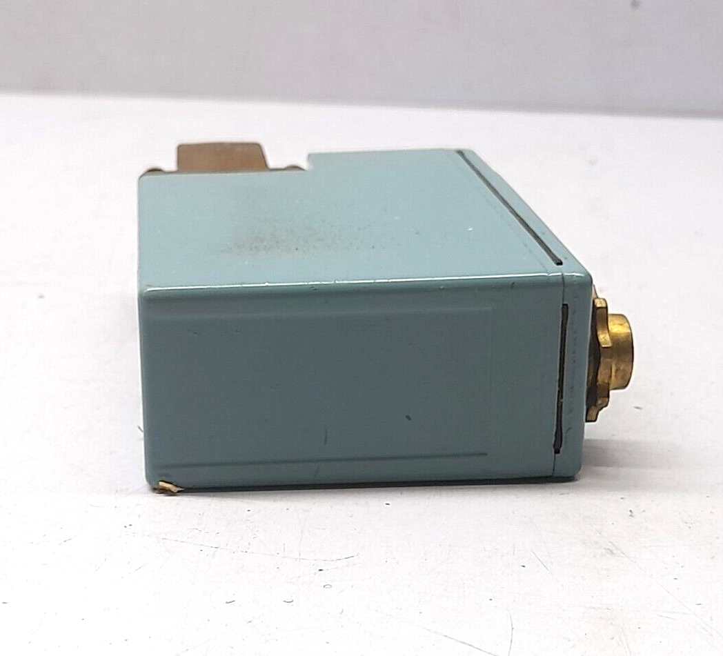 Telemecanique XMJ-A300 Pressure Switch 30-300 Bars 435-4350 PSI