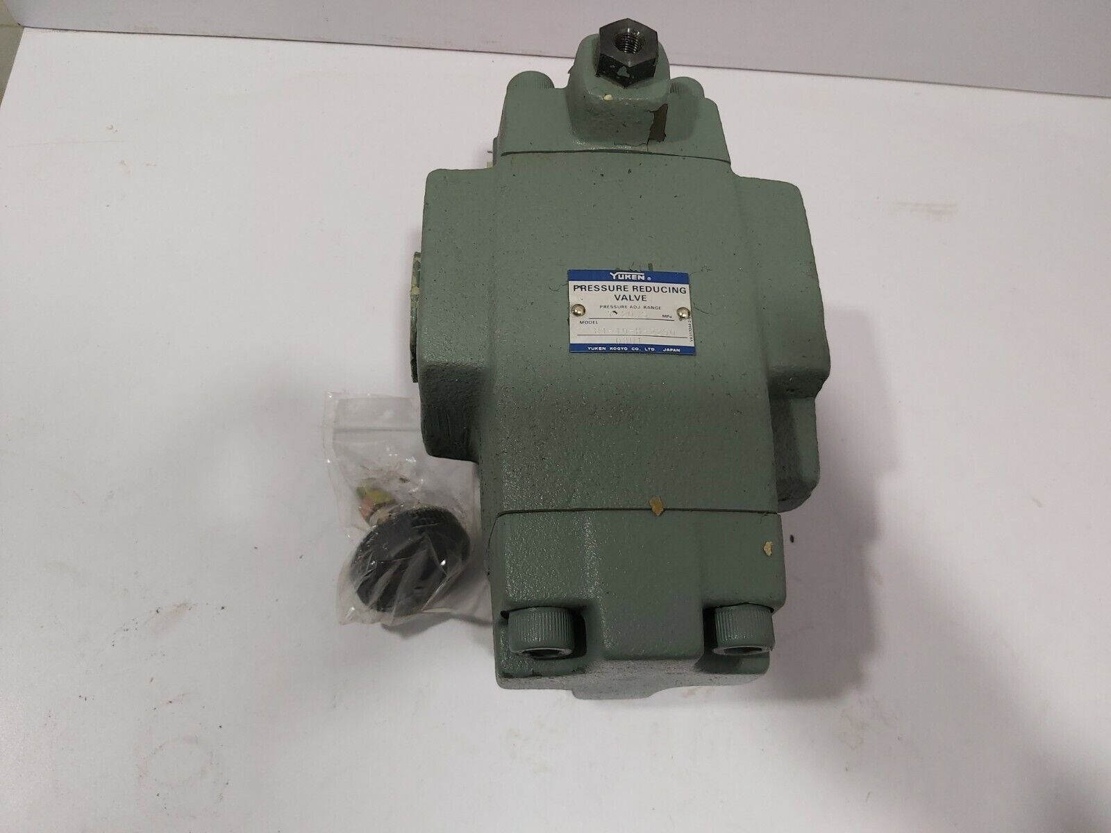 YUKEN RT-10-H-22900801 PRESSURE REDUCING VALVE 7-20.5MPa RT-10-H-2290