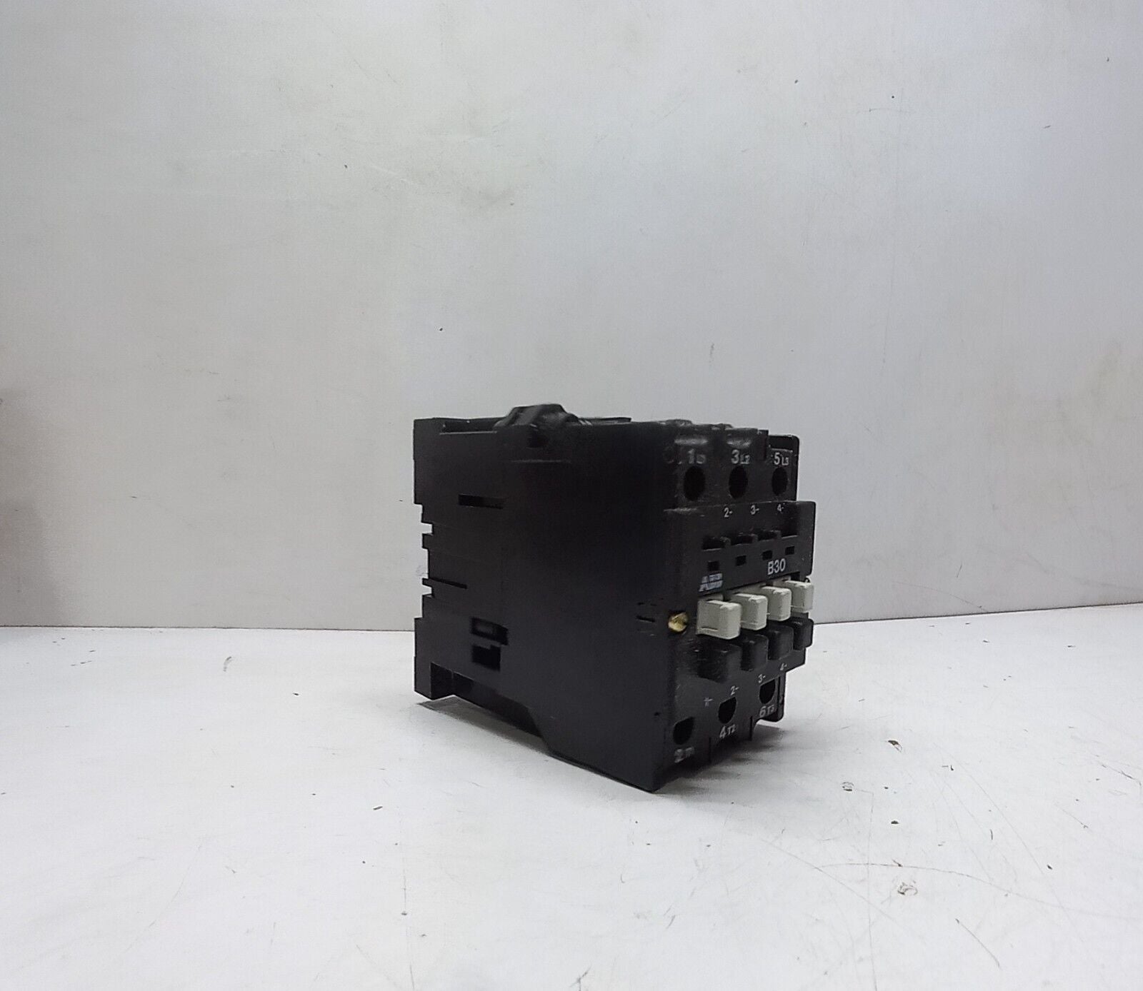 ABB B30-30-00 Overprotective Contactor 110-115V 50Hz 110-127V 60Hz
