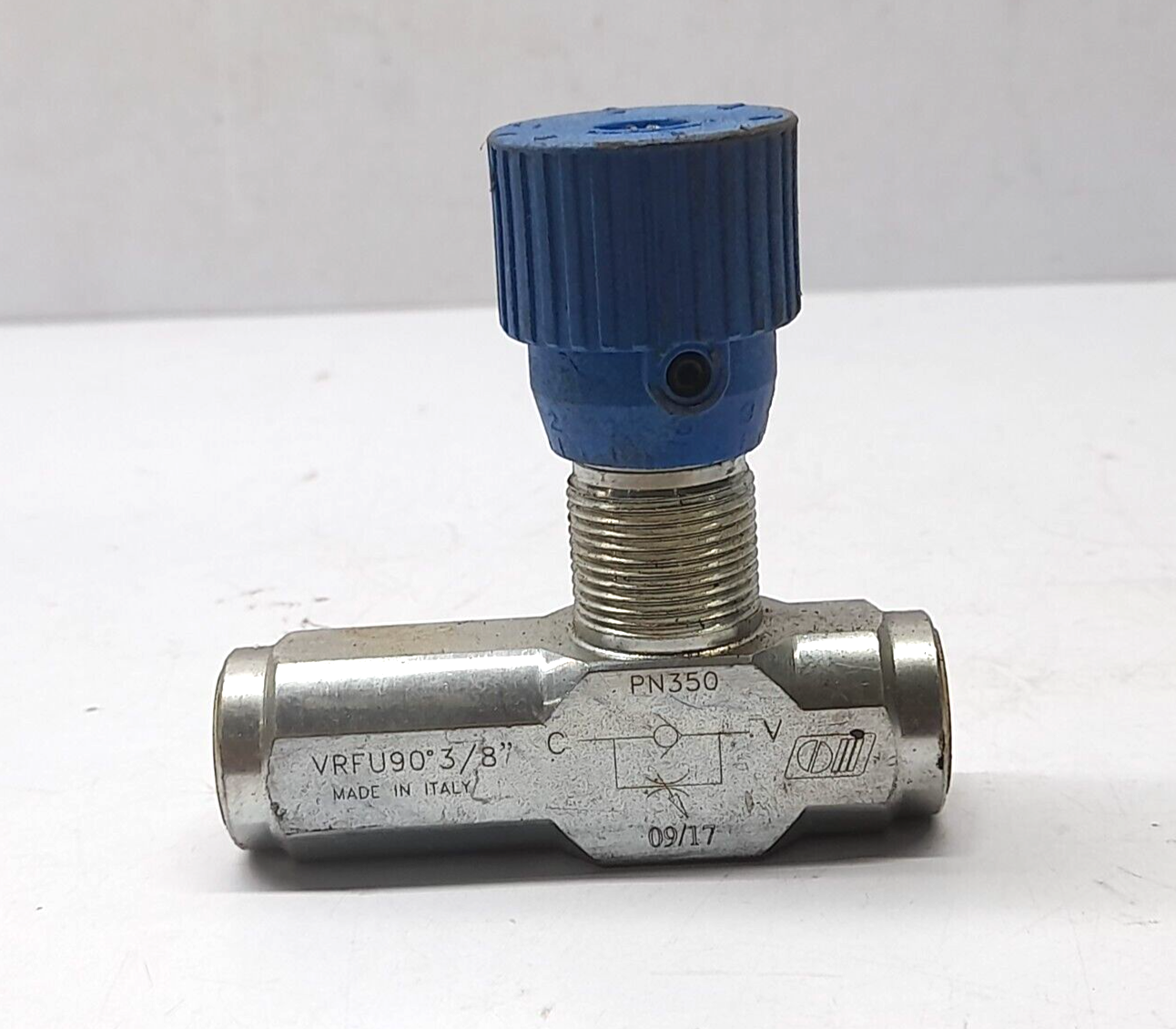 VRFU90◦3/8” Flow Control Valve