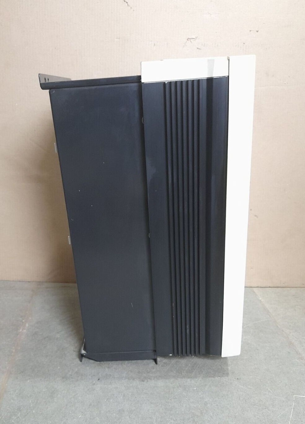 ABB ACS601-0030-4-000M1200801 Frequency Converter Drive  In 48-63Hz Out 0-300Hz