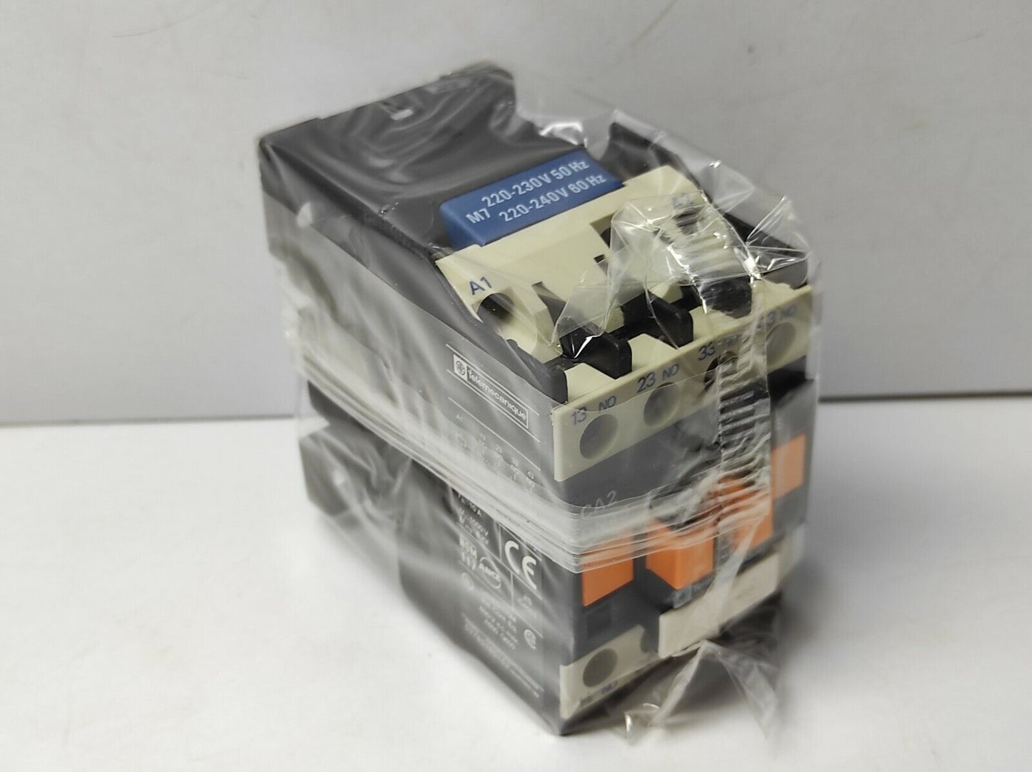 Telemecanique CA2 DN40M7 Control Relay CA2 DN40 220-230V 50Hz 200-240V 60Hz