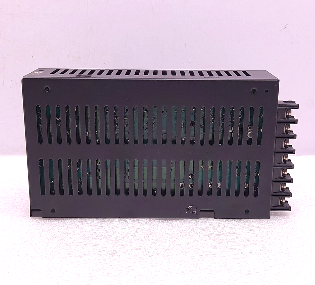 Volgen DXC152R5H 15V 2.5A IN 24VDC