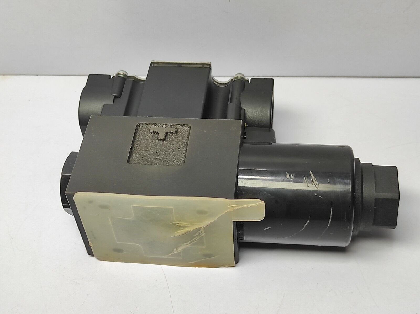 Yuken DSG-01-2B2-R110-70 Directional Valve DSG012B2R11070