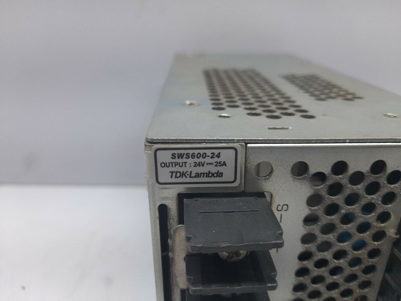 TDK-Lambda SWS600-24 Power Supply Input 100-240VAC 8.0A 50/60Hz Output 24V-25A