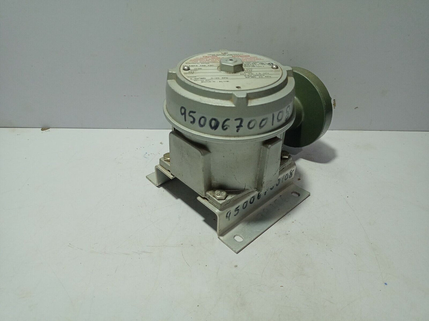United Electric J120 451 Pressure Switch Range 2-80”WC Proof 225PSI