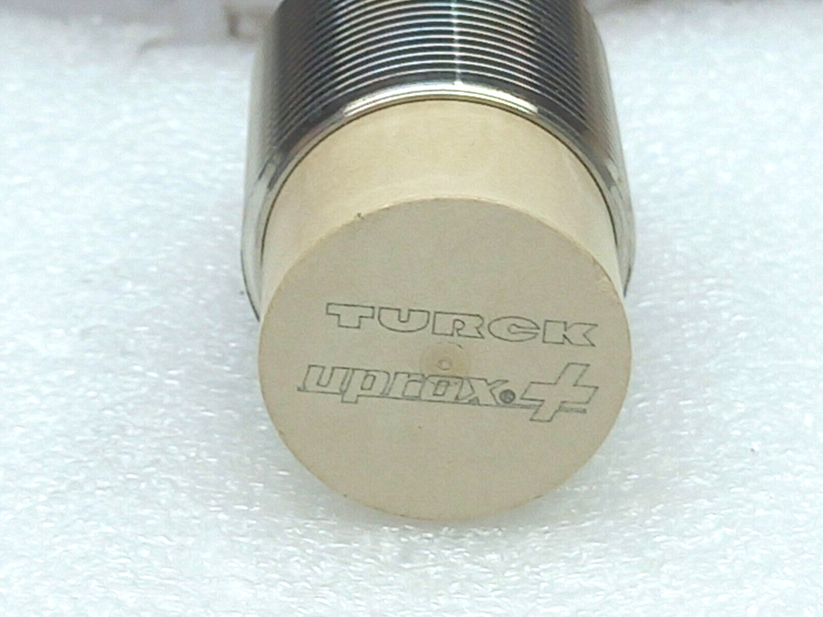 Truck Ni30U-EM30WD-VP44X-H1141 Uprox+ Inductive Sensor 10...55 VDC 200 mA