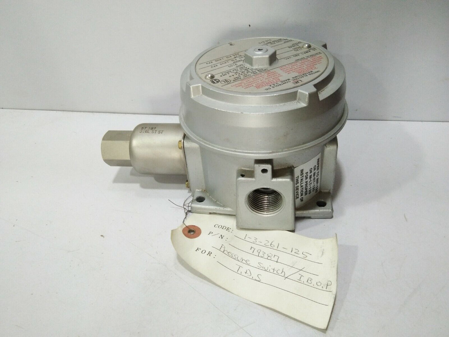 UNITED ELECTRIC J120S146B TYPE:J120 MODEL:S146B PRESSURE SWITCH 