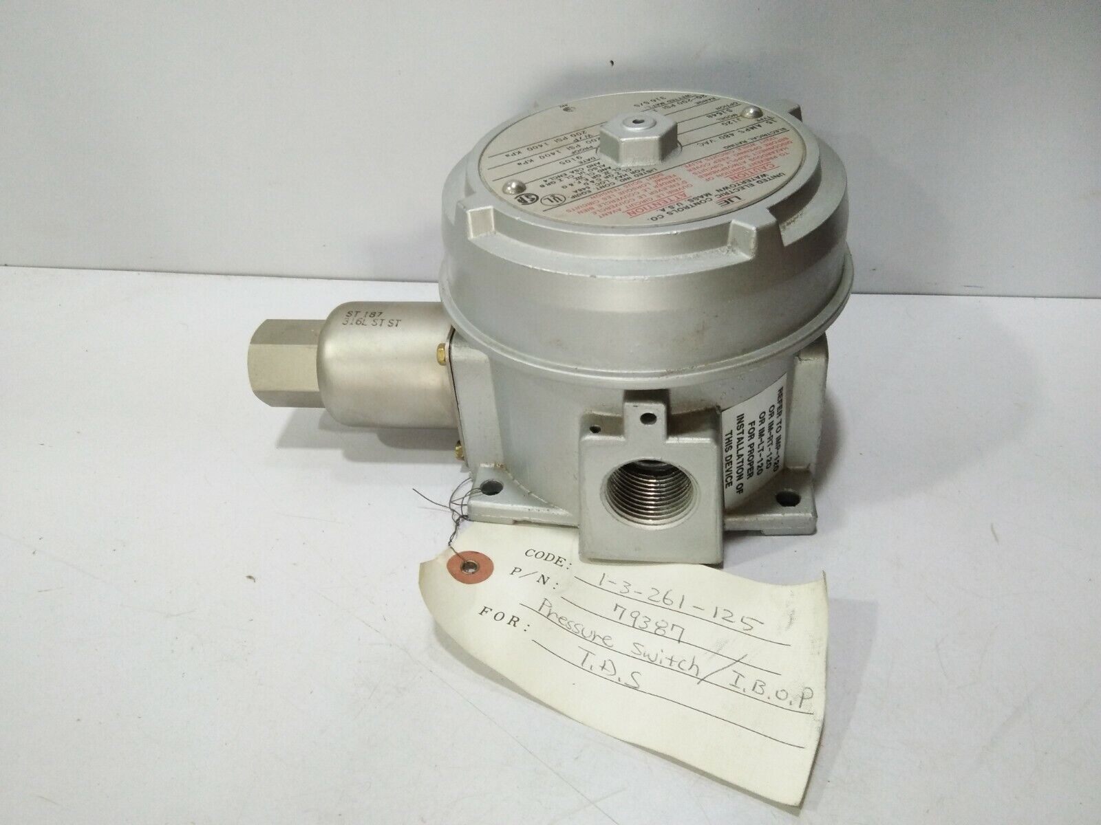 UNITED ELECTRIC J120S146B TYPE:J120 MODEL:S146B PRESSURE SWITCH 