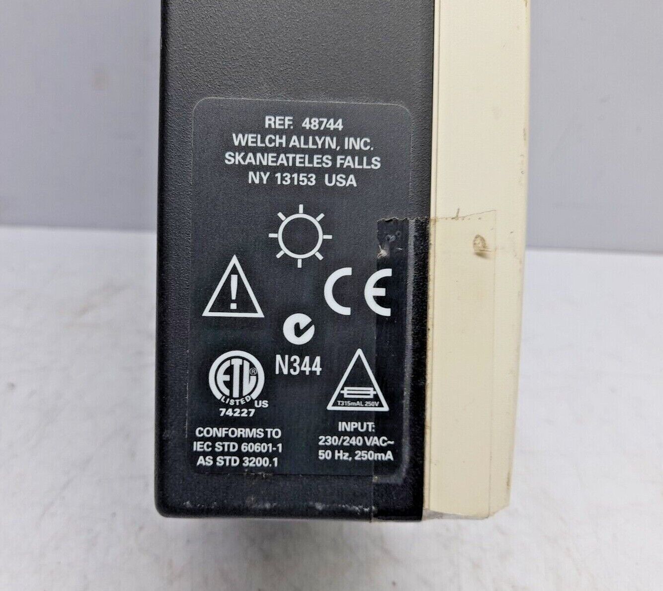 Welch Allyn 48744 Halogen Medical Exam Light Box 230/240VAC 50Hz 250mA