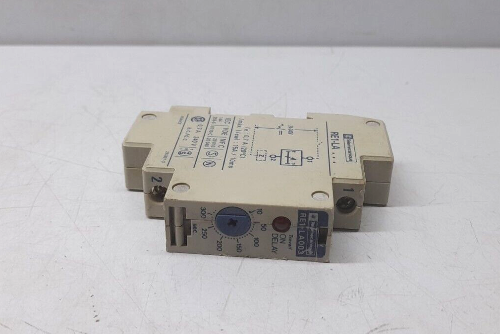 Telemecanique RE1-LA003 Travail ON Delay / 337891-D 0.7 A, 240 V A.C/D.C