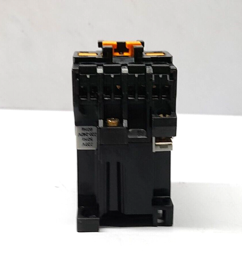 Telemecanique CA2DN1229 *A65 Relay 70712022 220V 50Hz 220-240V 60Hz