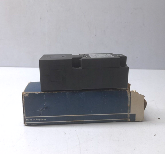 Telemecanique XSC-A200519 Proximity Switch 24/240V 50/60Hz