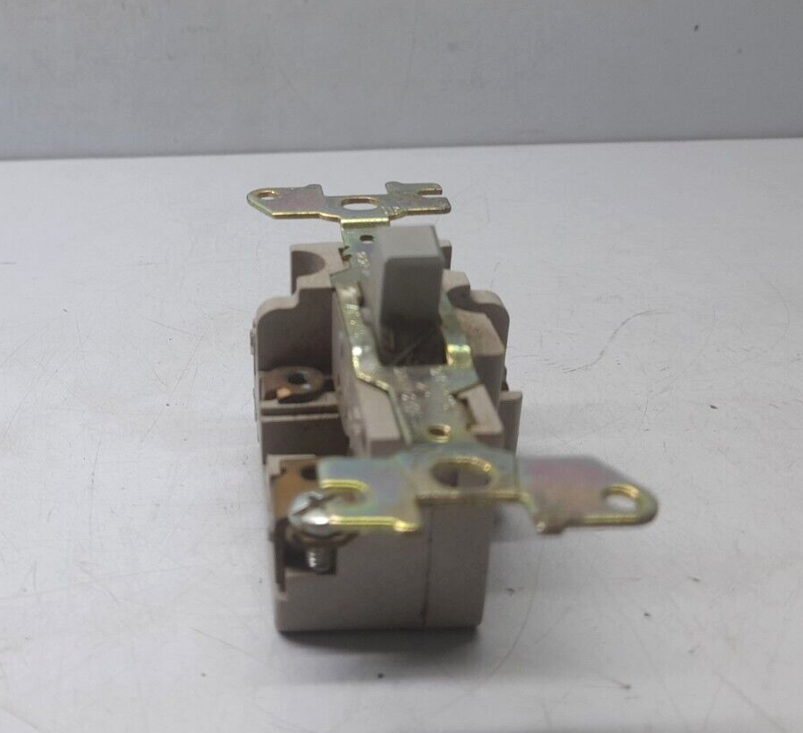 Square D 2510FO1 Manual Starter / Type: - Tirc-FO / 15-227V /1HP 1&2P