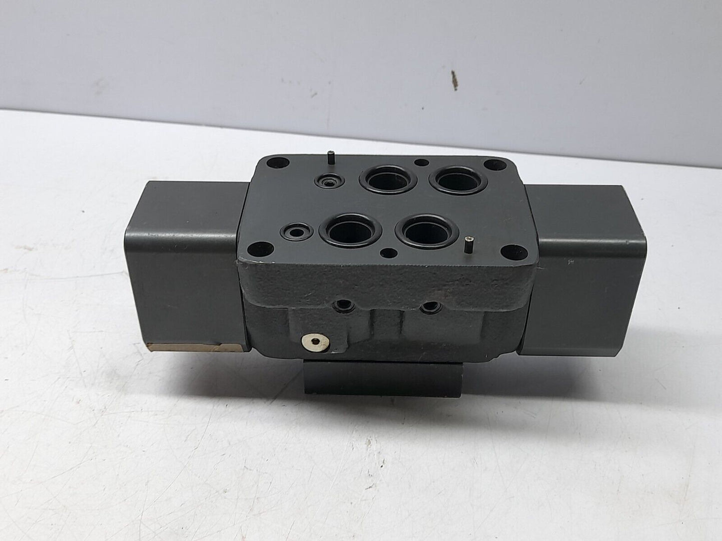 Vickers DG3S4-042A-T-40 588471 Directional Control Valve Varco 76417 Max Pressur