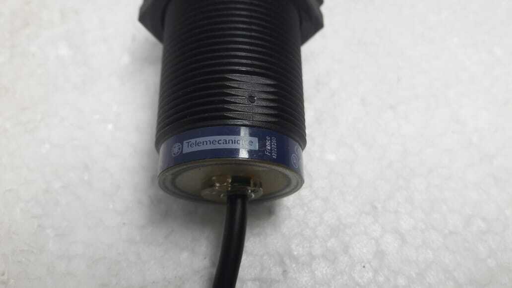 Telemecanique Square D XS4P30MB230 Proximity Switch