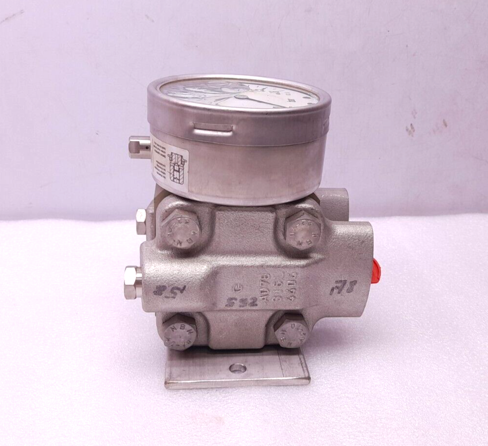 Teck Skotselv DA0303HR03LW1000 Differential Pressure Gauge Range 0…1.6 Bar Pmax