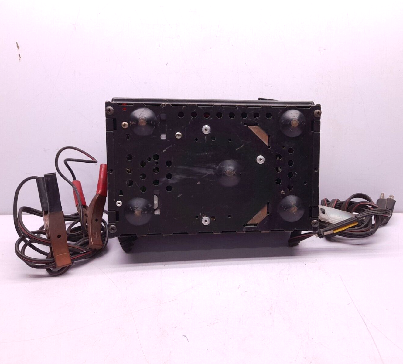 Westward 1JYV1A 10/5 Amp Fully Automatic Battery Charger 12/24 Volt